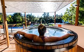 Sapphire Springs Holiday Park And Thermal Pools